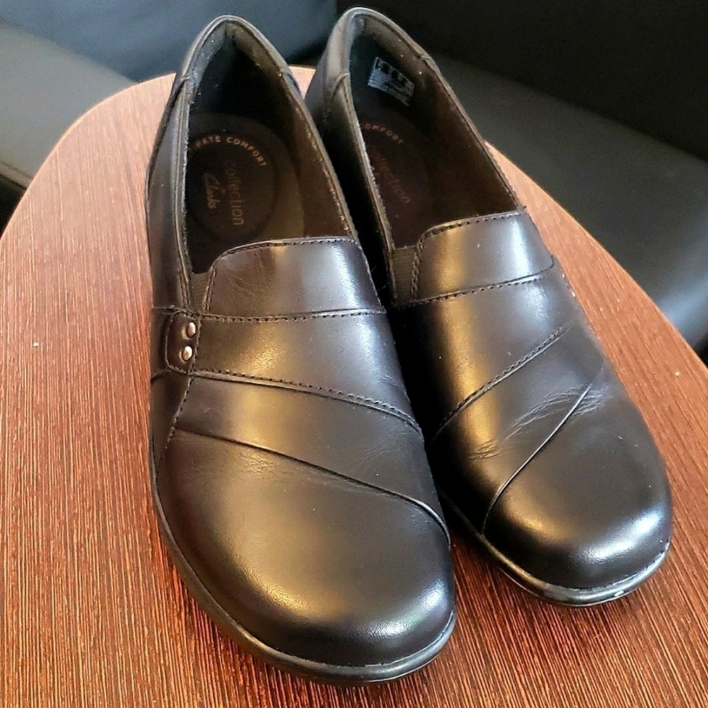 Clarks Ultimate Comfort Collection  May Marigold Slip-On Loafer Size 6W